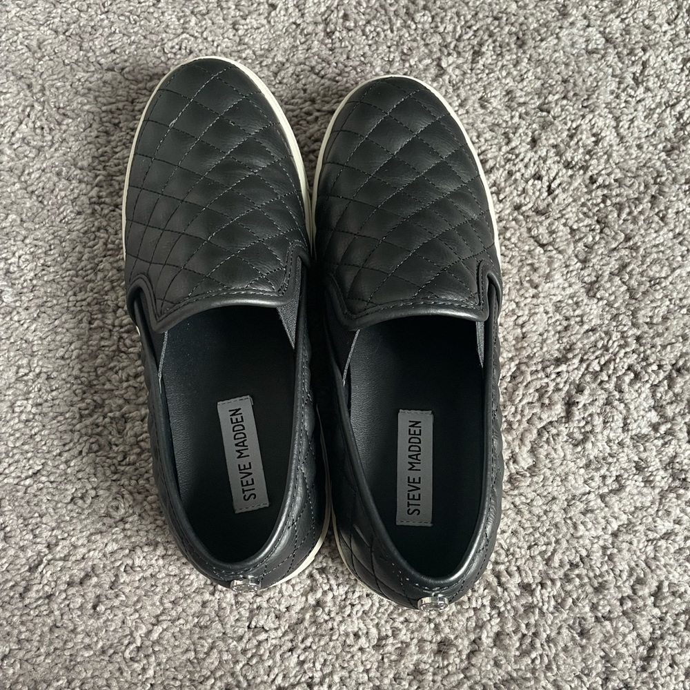 Steve Madden black and white shoes